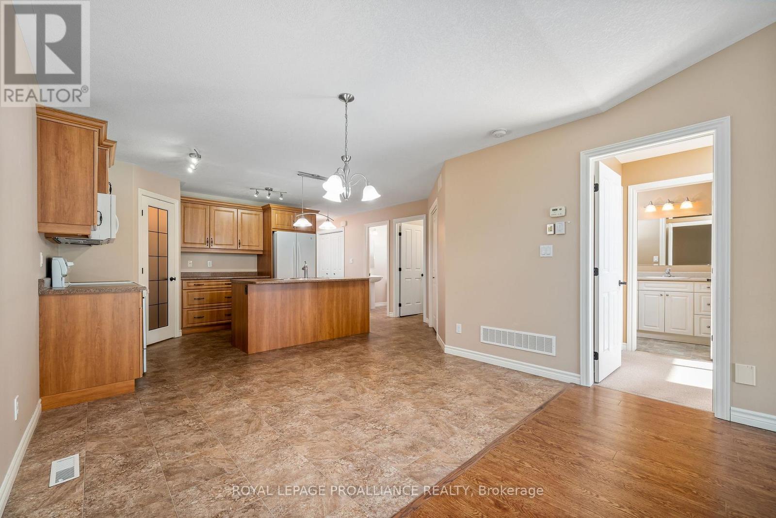 22 Chinook Street, Belleville, Ontario  K8P 0C4 - Photo 15 - X12566684