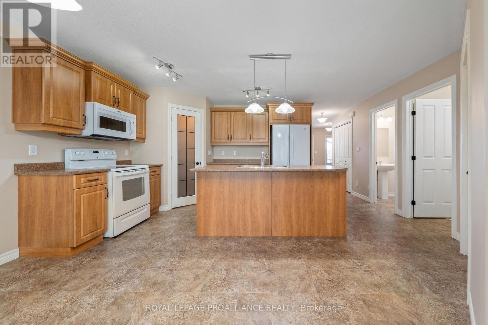 22 Chinook Street, Belleville, Ontario  K8P 0C4 - Photo 9 - X12566684