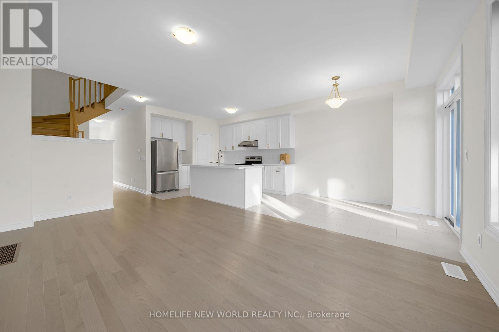 7 Harvey Bunker Crescent, Markham, Ontario  L6C 3M7 - Photo 10 - N12565198