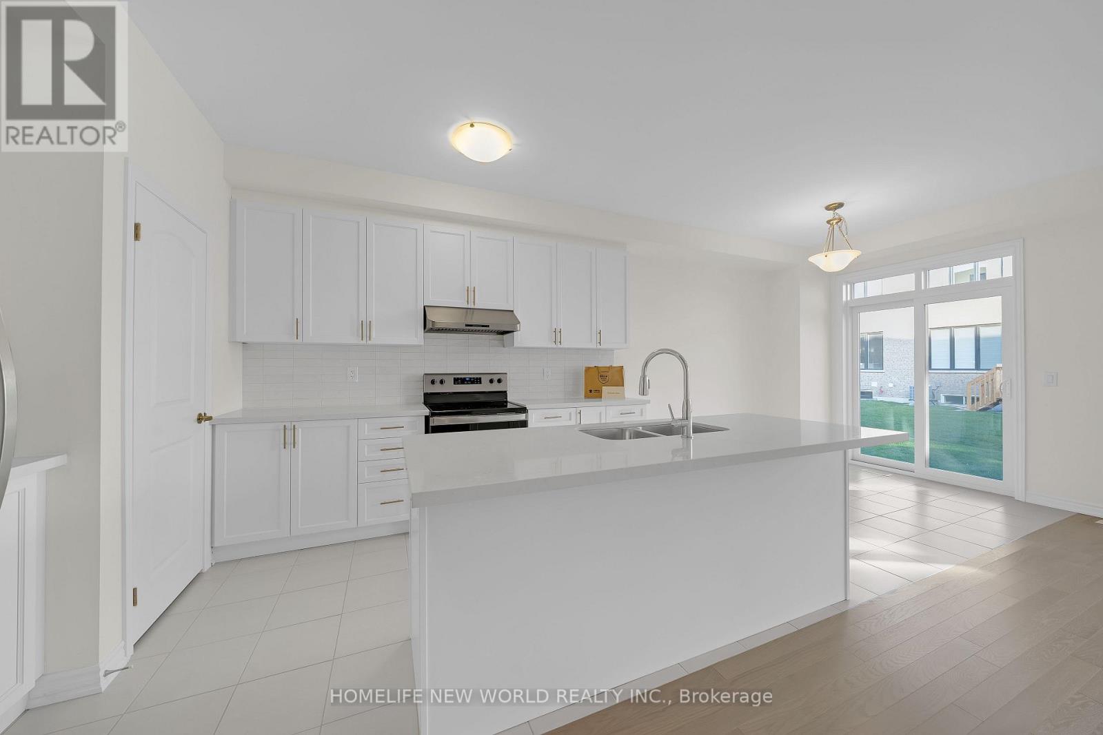 7 Harvey Bunker Crescent, Markham, Ontario  L6C 3M7 - Photo 3 - N12565198