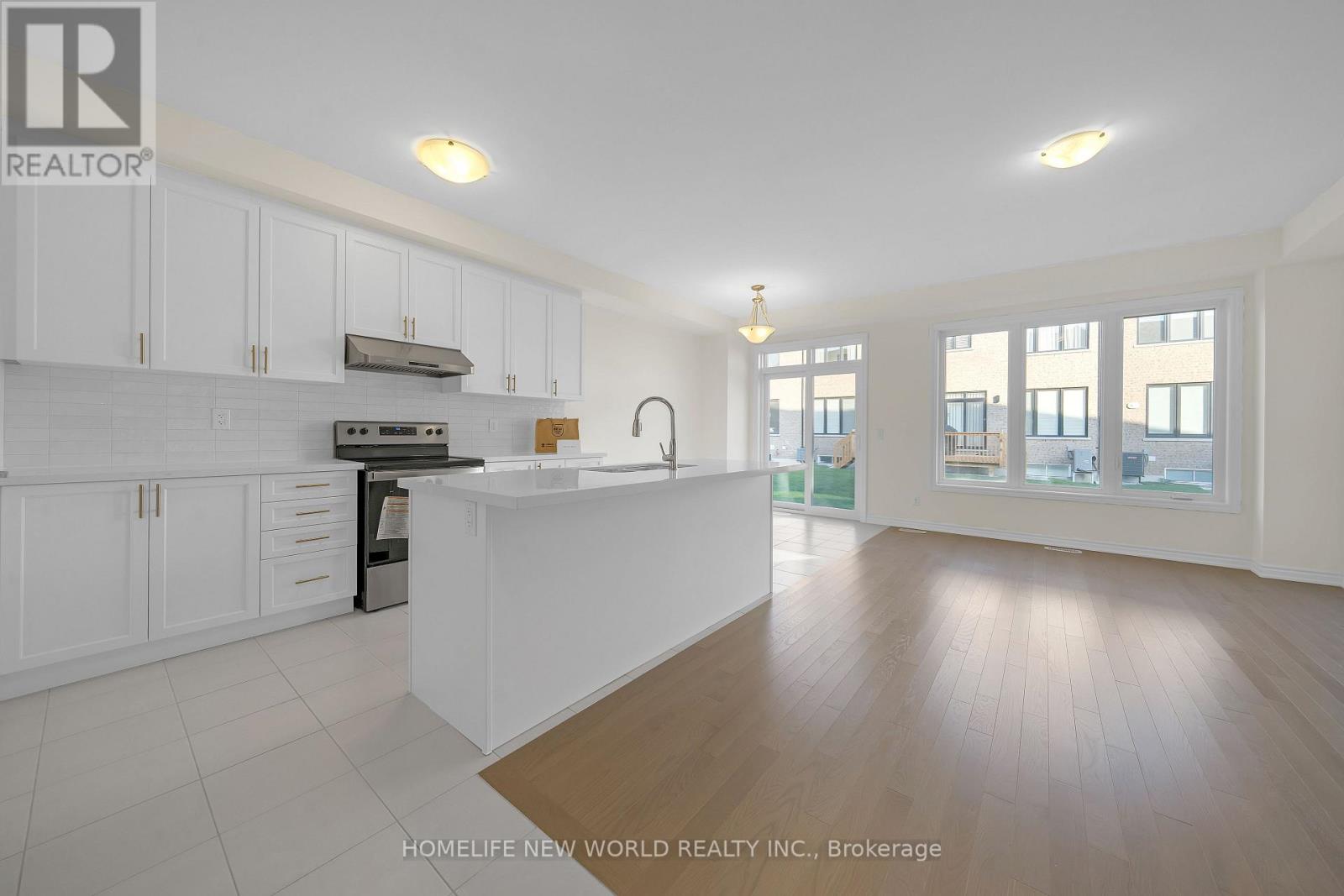 7 Harvey Bunker Crescent, Markham, Ontario  L6C 3M7 - Photo 7 - N12565198