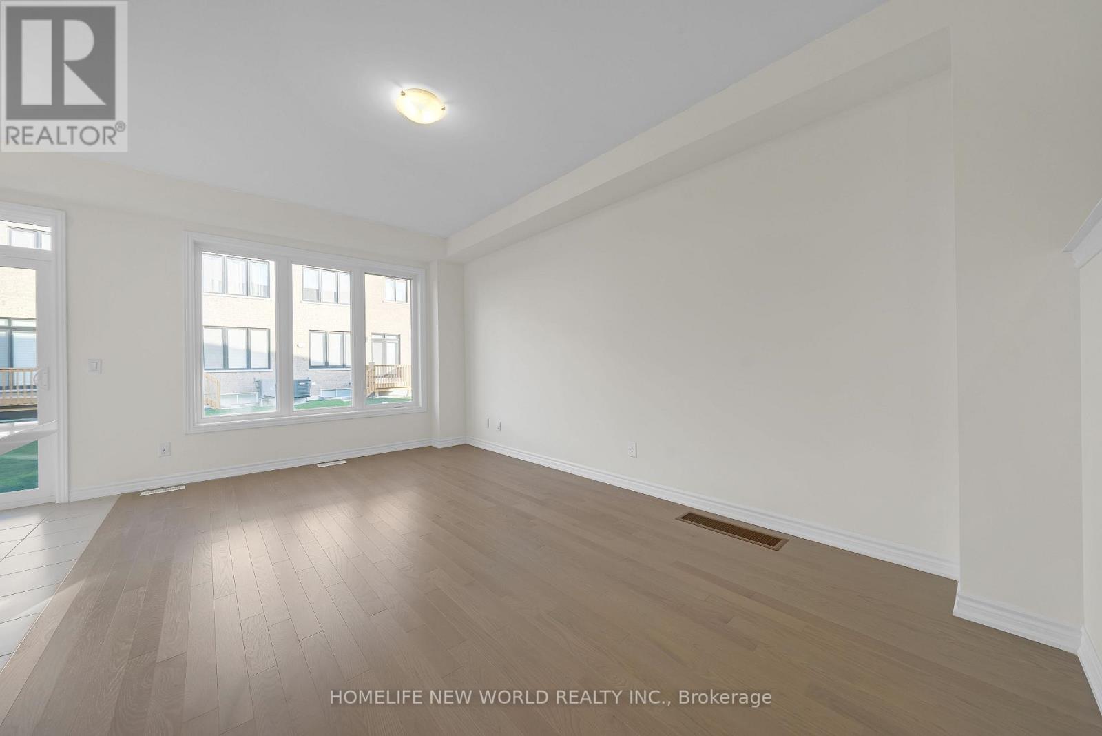 7 Harvey Bunker Crescent, Markham, Ontario  L6C 3M7 - Photo 8 - N12565198