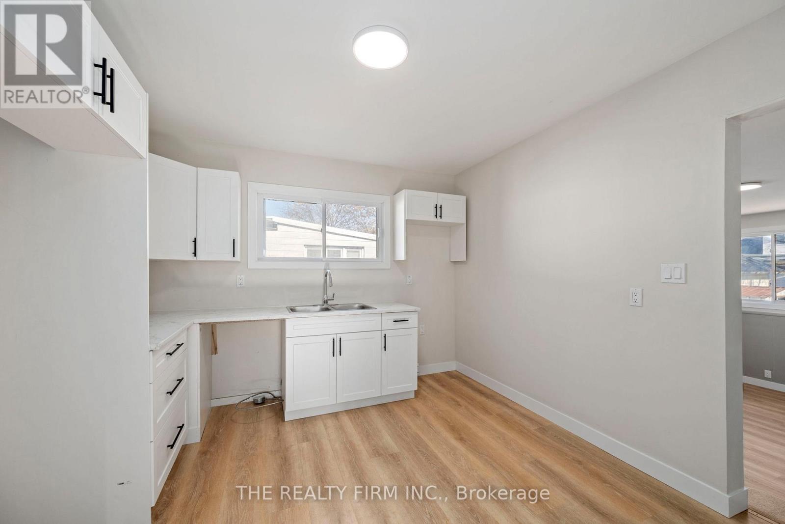 165 Sunset Drive, St. Thomas, Ontario  N5R 3C1 - Photo 9 - X12566680