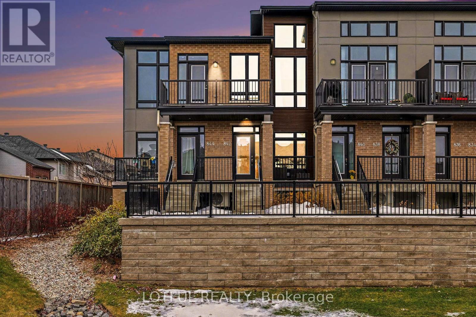 842 RALPH HENNESY AVENUE, Ottawa, Ontario