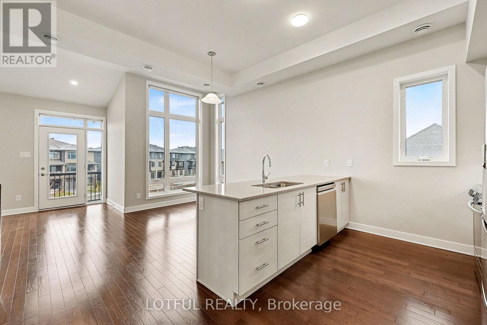 842 Ralph Hennesy Avenue, Ottawa, Ontario  K1X 0E4 - Photo 11 - X12566656