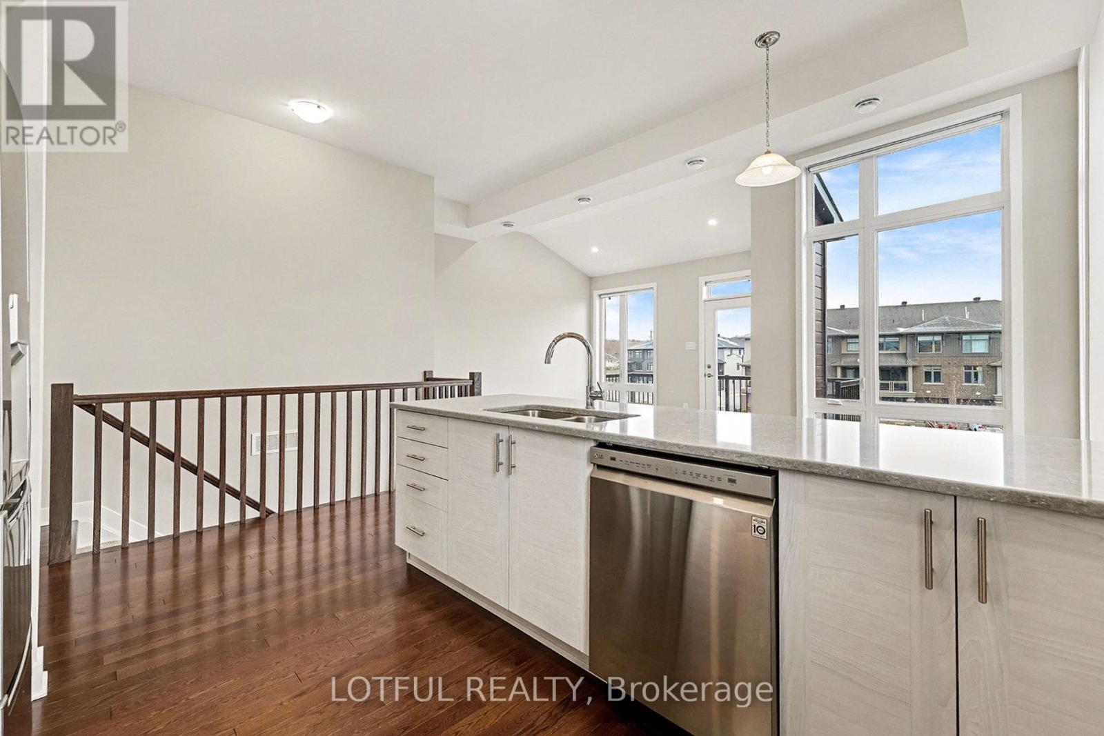 842 Ralph Hennesy Avenue, Ottawa, Ontario  K1X 0E4 - Photo 14 - X12566656