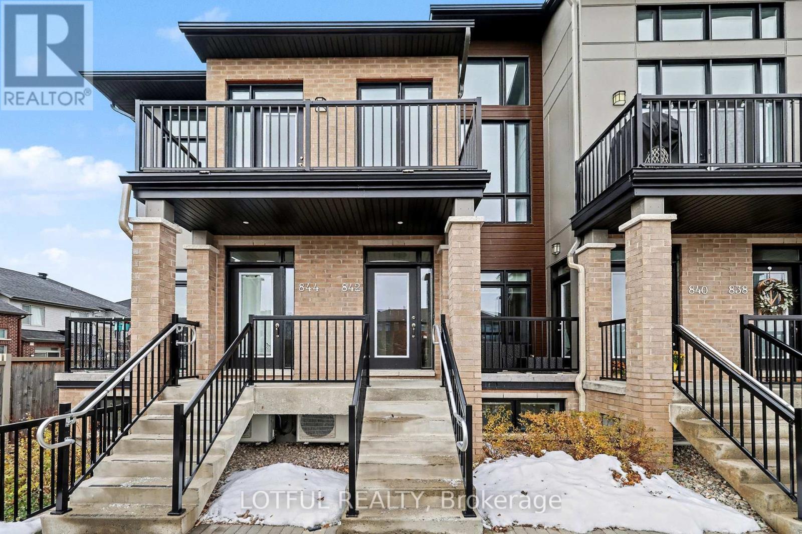 842 Ralph Hennesy Avenue, Ottawa, Ontario  K1X 0E4 - Photo 2 - X12566656