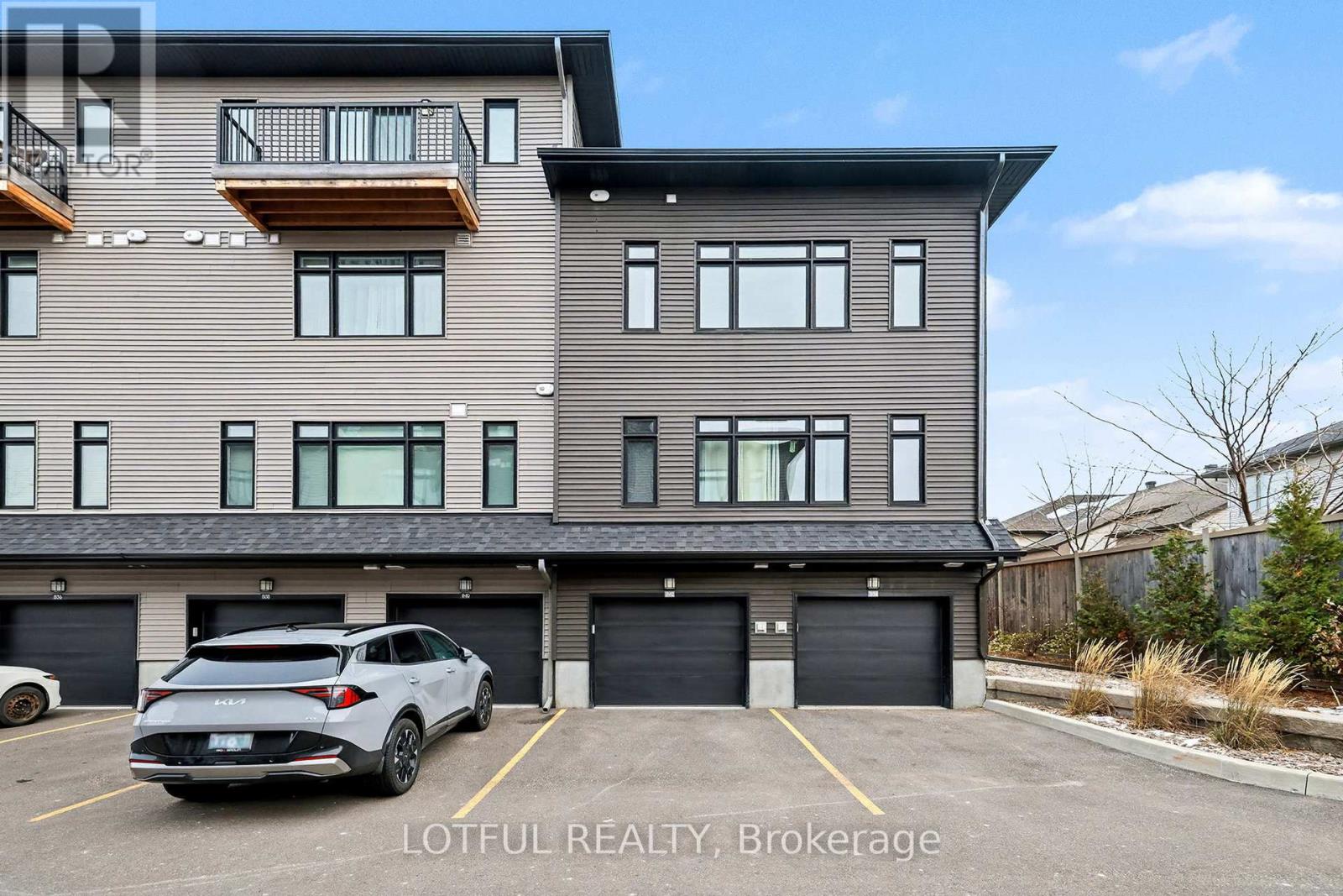 842 Ralph Hennesy Avenue, Ottawa, Ontario  K1X 0E4 - Photo 3 - X12566656