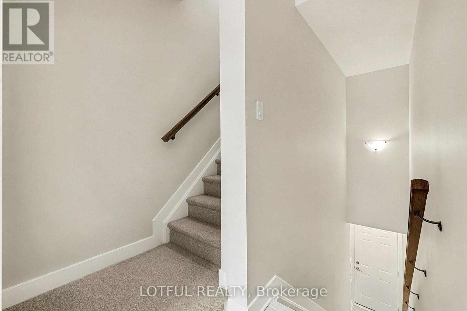 842 Ralph Hennesy Avenue, Ottawa, Ontario  K1X 0E4 - Photo 5 - X12566656