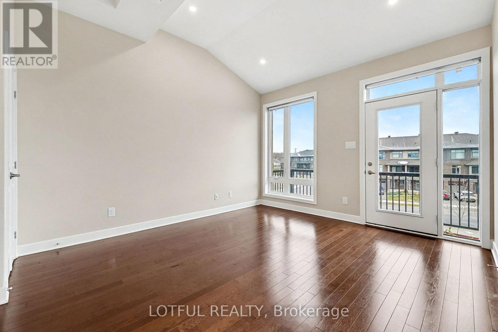 842 Ralph Hennesy Avenue, Ottawa, Ontario  K1X 0E4 - Photo 6 - X12566656