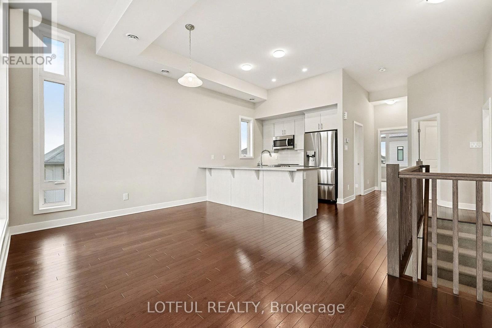 842 Ralph Hennesy Avenue, Ottawa, Ontario  K1X 0E4 - Photo 8 - X12566656