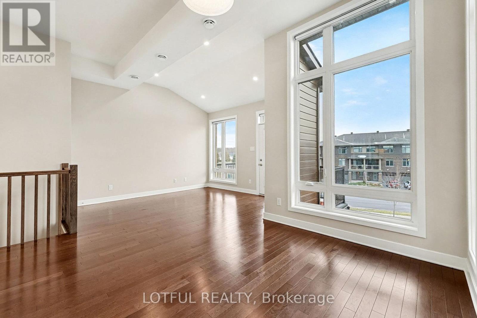 842 Ralph Hennesy Avenue, Ottawa, Ontario  K1X 0E4 - Photo 9 - X12566656