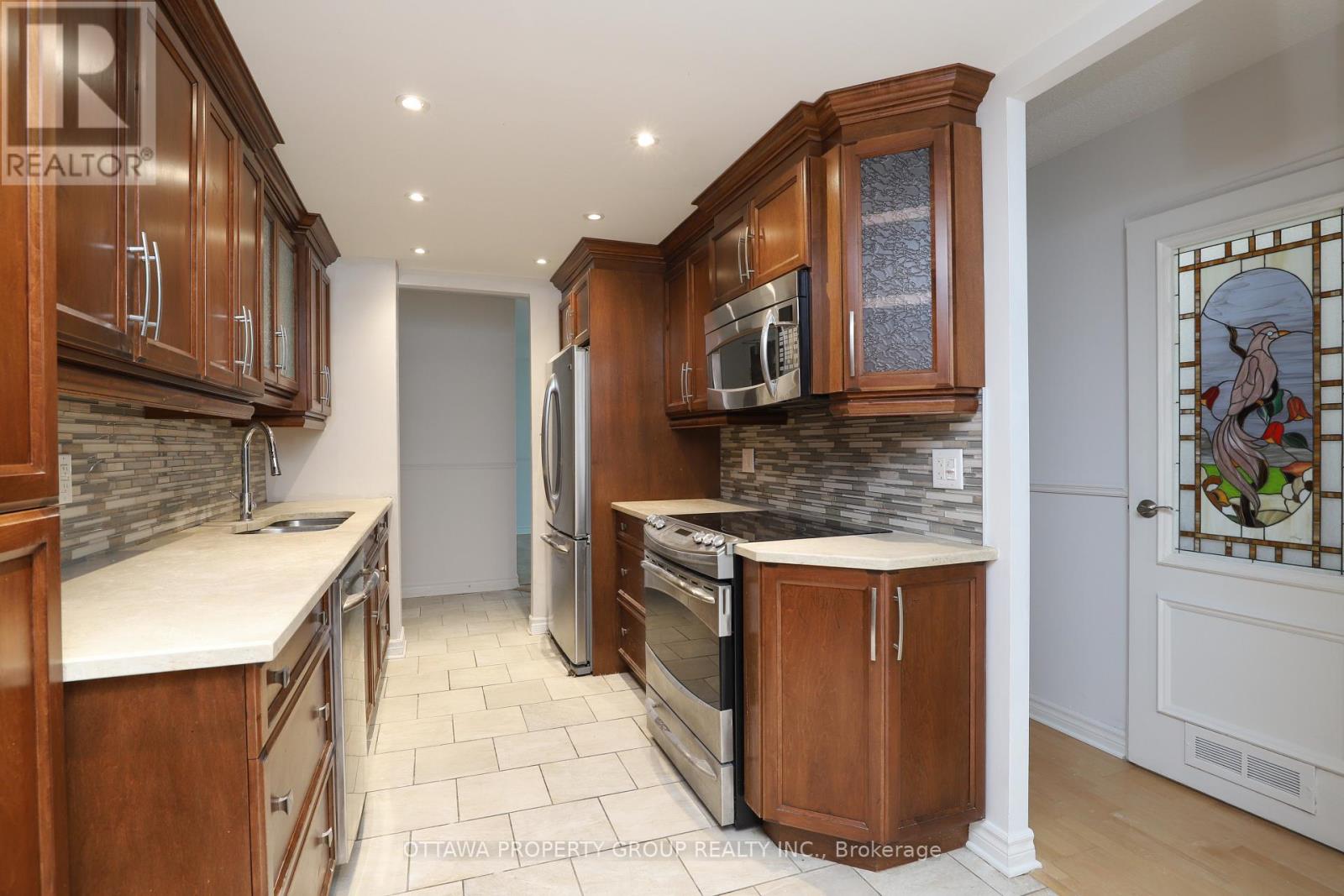 416 - 555 Brittany Drive, Ottawa, Ontario  K1K 4C5 - Photo 10 - X12566766