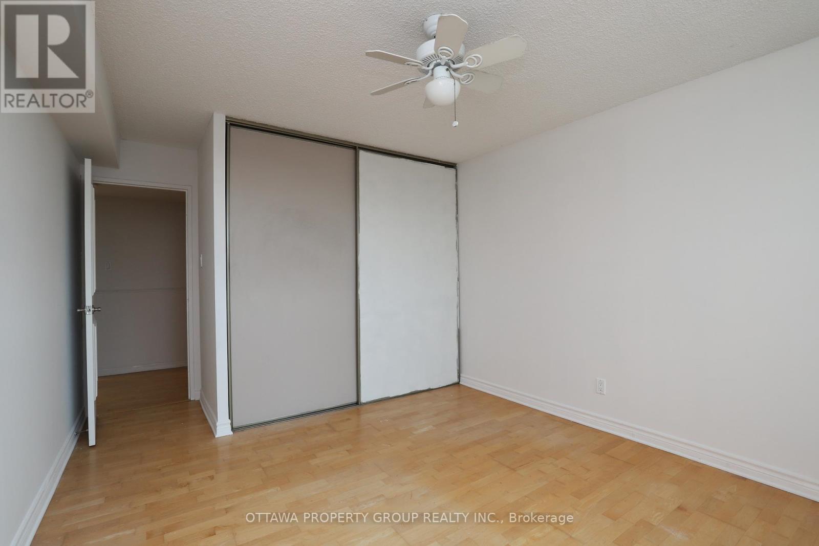 416 - 555 Brittany Drive, Ottawa, Ontario  K1K 4C5 - Photo 12 - X12566766