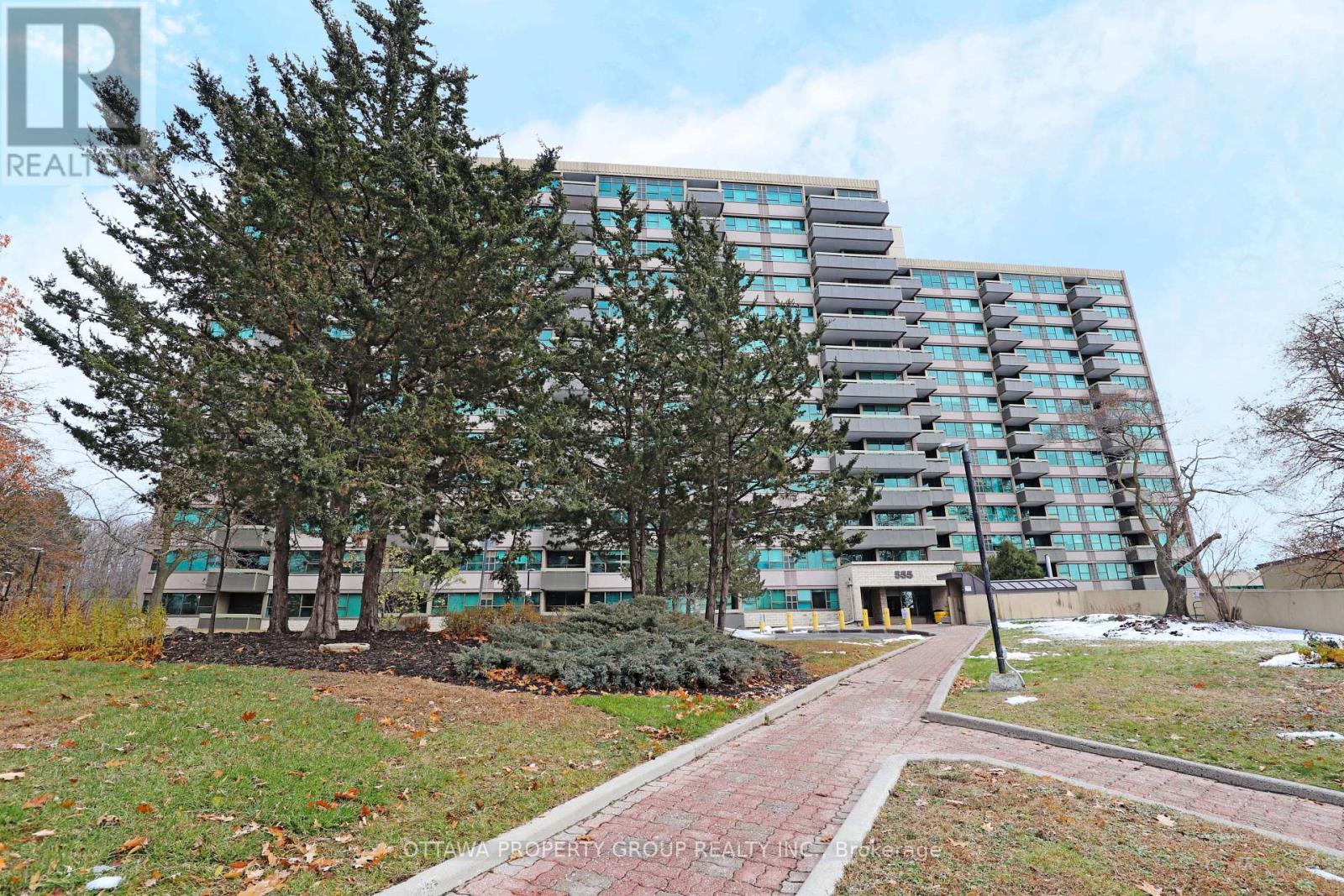 416 - 555 Brittany Drive, Ottawa, Ontario  K1K 4C5 - Photo 2 - X12566766