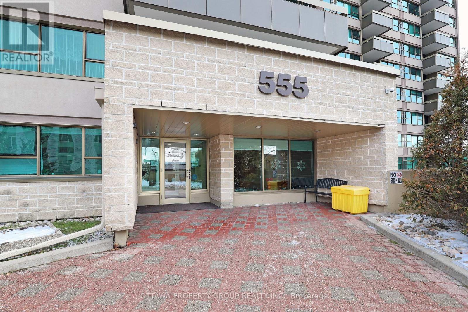 416 - 555 Brittany Drive, Ottawa, Ontario  K1K 4C5 - Photo 3 - X12566766