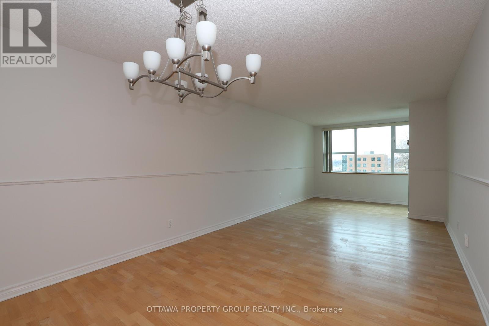 416 - 555 Brittany Drive, Ottawa, Ontario  K1K 4C5 - Photo 4 - X12566766