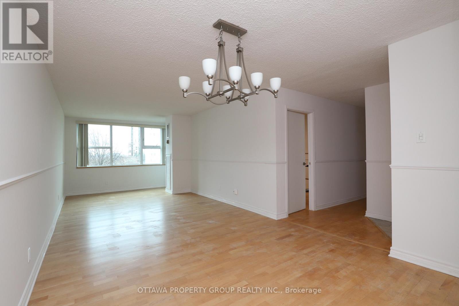 416 - 555 Brittany Drive, Ottawa, Ontario  K1K 4C5 - Photo 5 - X12566766