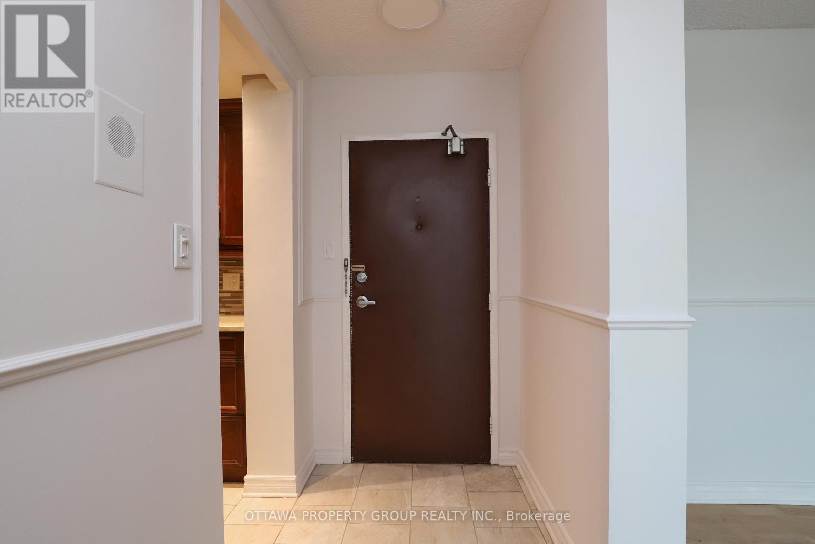 416 - 555 Brittany Drive, Ottawa, Ontario  K1K 4C5 - Photo 8 - X12566766