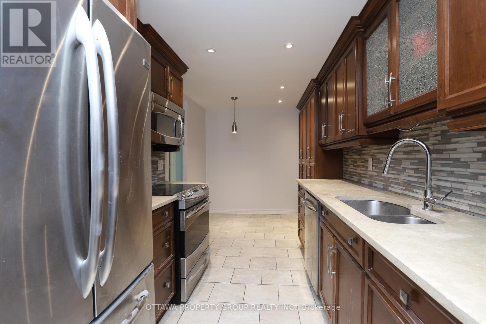 416 - 555 Brittany Drive, Ottawa, Ontario  K1K 4C5 - Photo 9 - X12566766