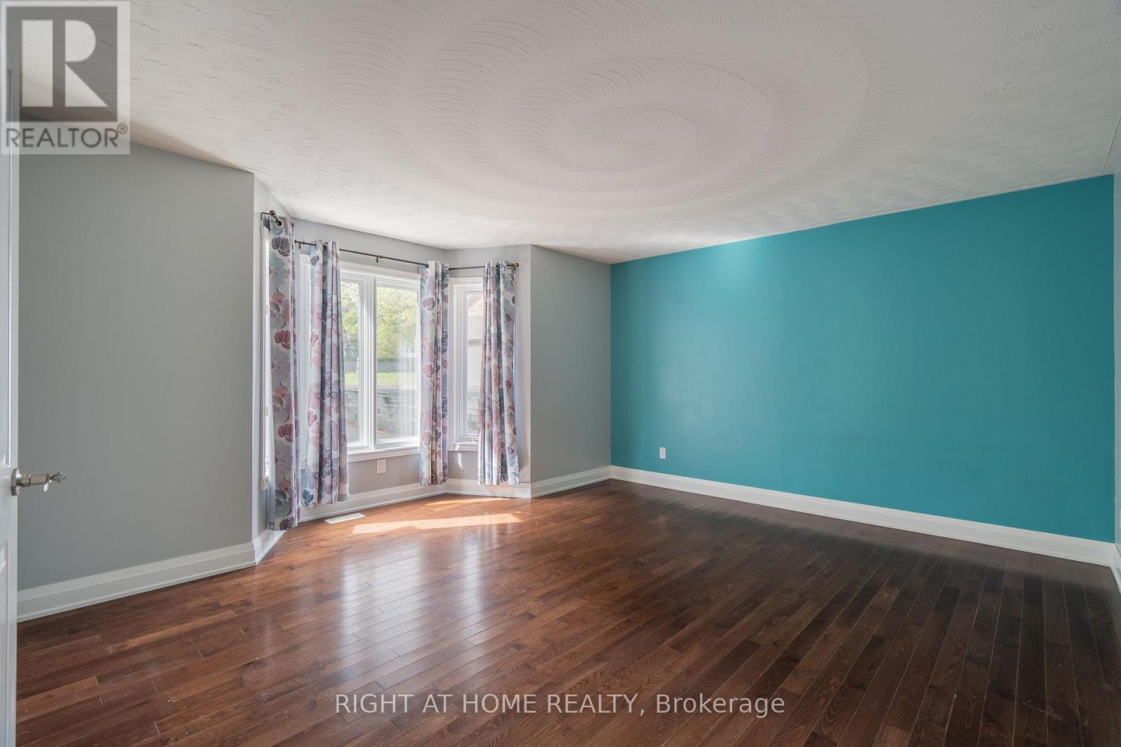 2205 Coronation Boulevard, Cambridge, Ontario  N3H 3S1 - Photo 4 - X12566526