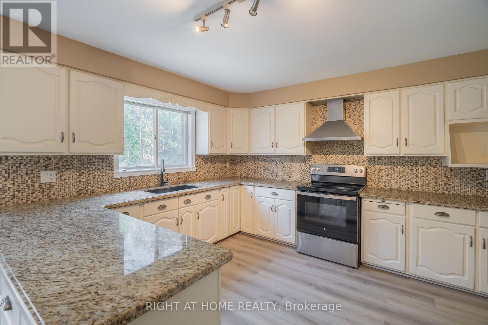 2205 Coronation Boulevard, Cambridge, Ontario  N3H 3S1 - Photo 6 - X12566526