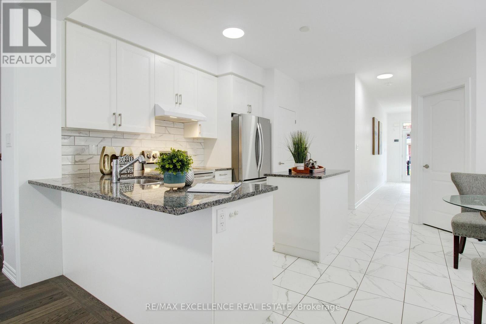 49 Malcolm Crescent, Haldimand, Ontario  N3W 0E9 - Photo 12 - X12566552