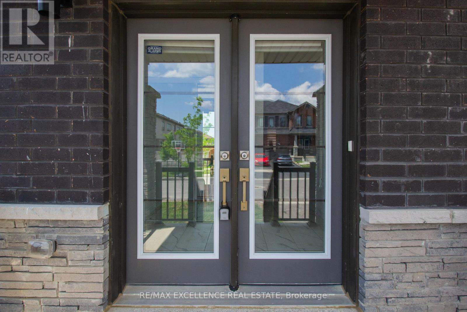 49 Malcolm Crescent, Haldimand, Ontario  N3W 0E9 - Photo 4 - X12566552