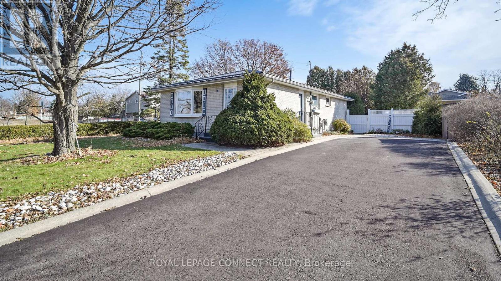 3 Rosewell Street, Hamilton, Ontario  L8W 1V5 - Photo 3 - X12566614