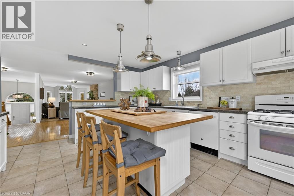 9 Tunbridge Crescent, Grimsby, Ontario  L3M 2V8 - Photo 3 - 40789305