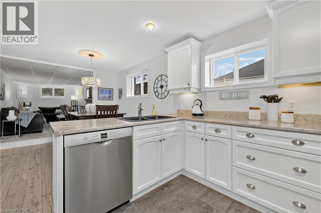 9 Tunbridge Crescent, Grimsby, Ontario  L3M 2V8 - Photo 6 - 40789305