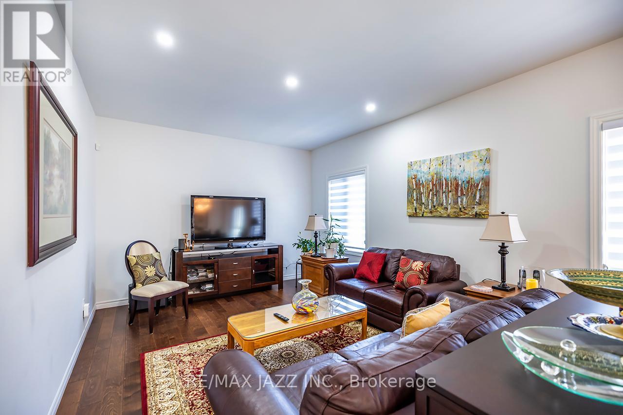 10 Thomas Bird Street, Clarington, Ontario  L1C 7C9 - Photo 17 - E12515780