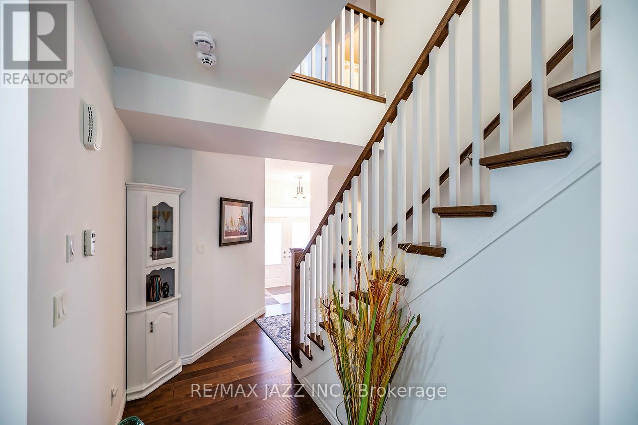 10 Thomas Bird Street, Clarington, Ontario  L1C 7C9 - Photo 4 - E12515780