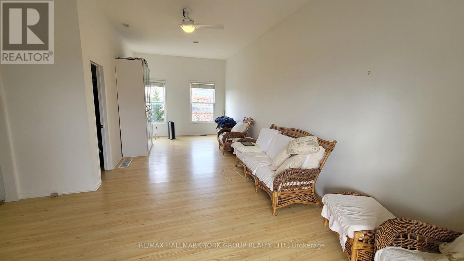 119 John West Way, Aurora, Ontario  L4G 7E3 - Photo 3 - N12560384