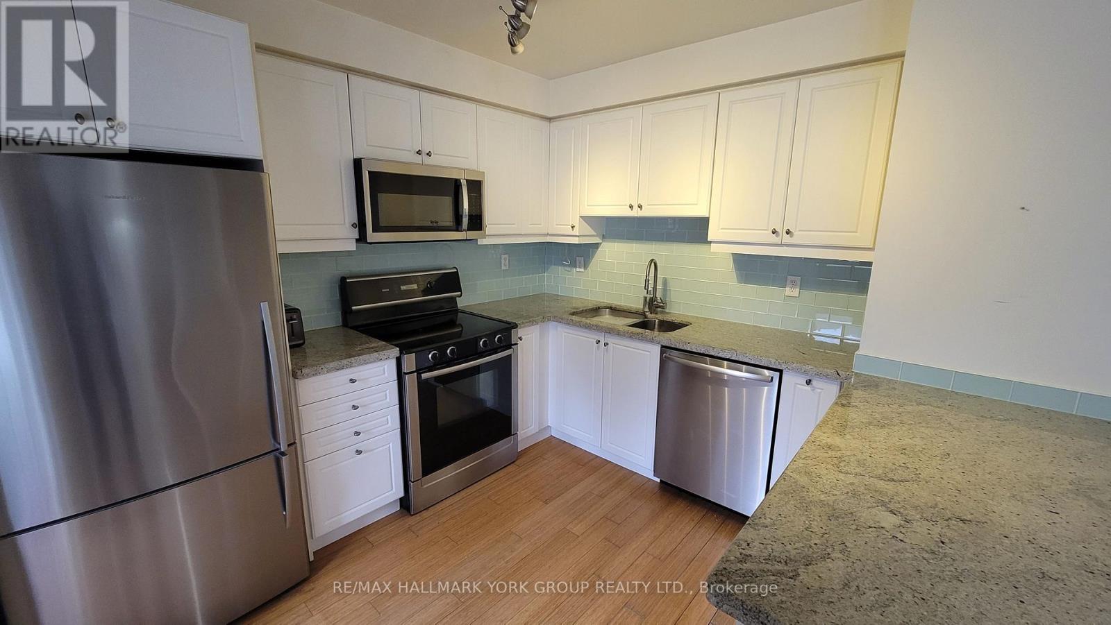 119 John West Way, Aurora, Ontario  L4G 7E3 - Photo 4 - N12560384