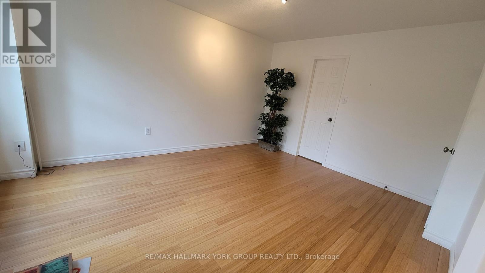 119 John West Way, Aurora, Ontario  L4G 7E3 - Photo 5 - N12560384