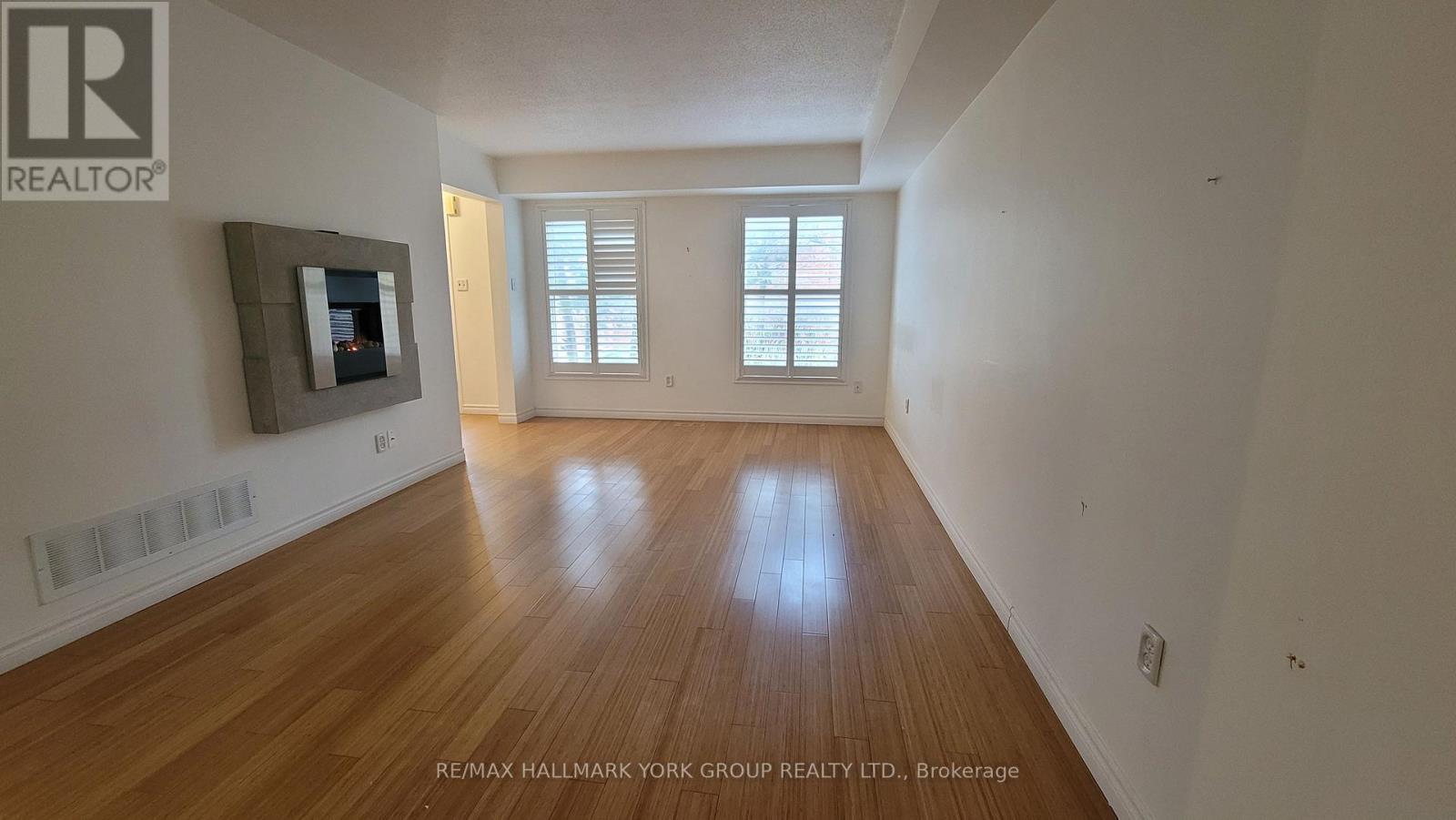 119 John West Way, Aurora, Ontario  L4G 7E3 - Photo 2 - N12560384