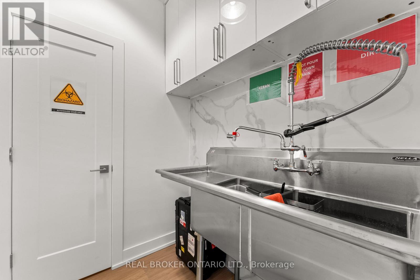 501 - 21 Camden Street, Toronto, Ontario  M5V 1V2 - Photo 17 - C12566778