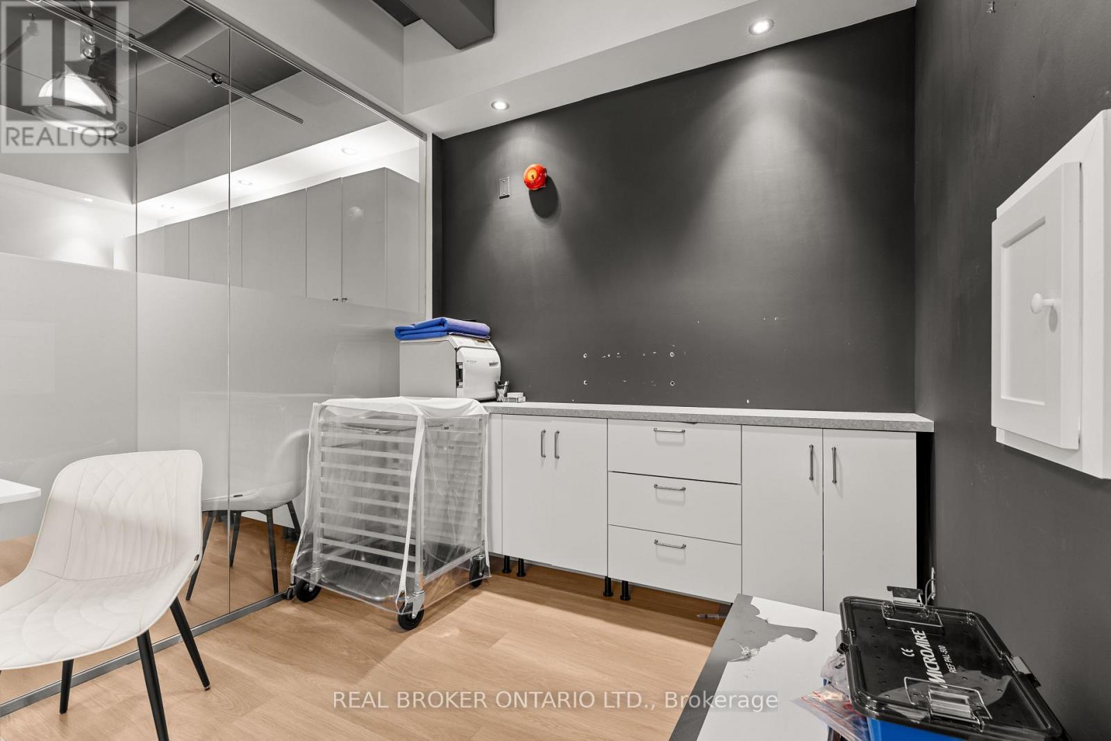 501 - 21 Camden Street, Toronto, Ontario  M5V 1V2 - Photo 18 - C12566778