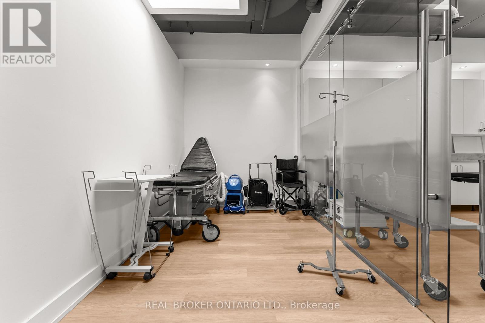 501 - 21 Camden Street, Toronto, Ontario  M5V 1V2 - Photo 20 - C12566778