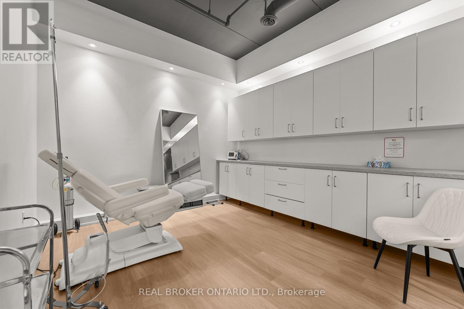 501 - 21 Camden Street, Toronto, Ontario  M5V 1V2 - Photo 21 - C12566778