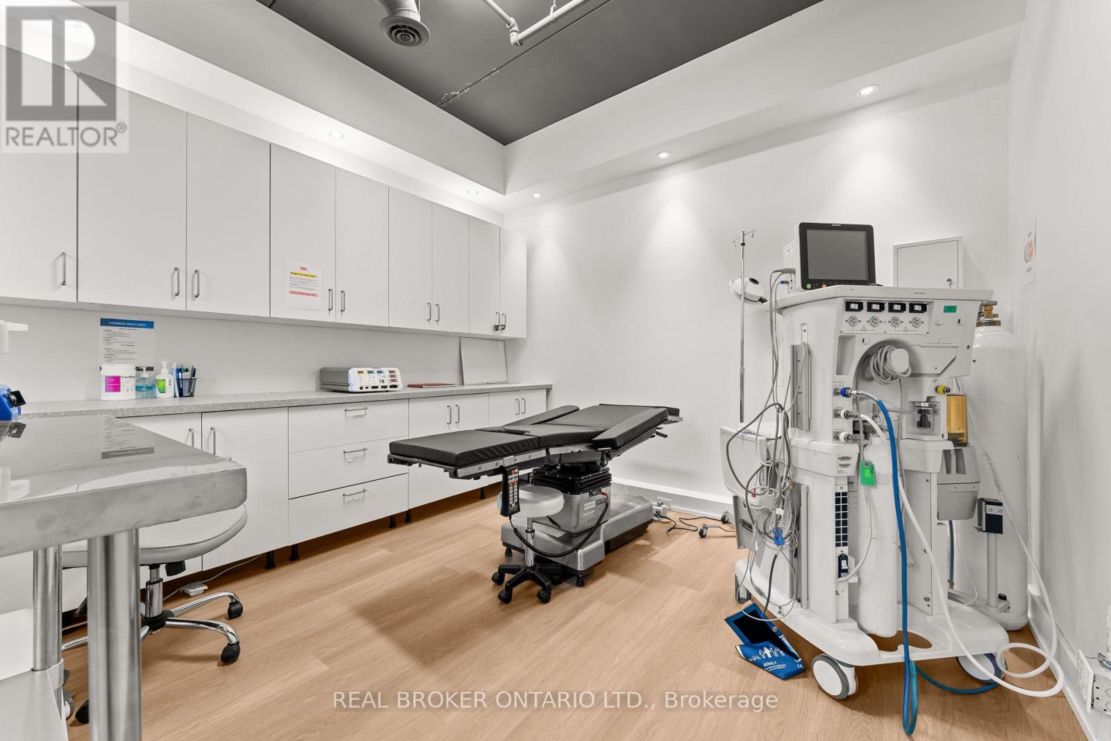 501 - 21 Camden Street, Toronto, Ontario  M5V 1V2 - Photo 23 - C12566778