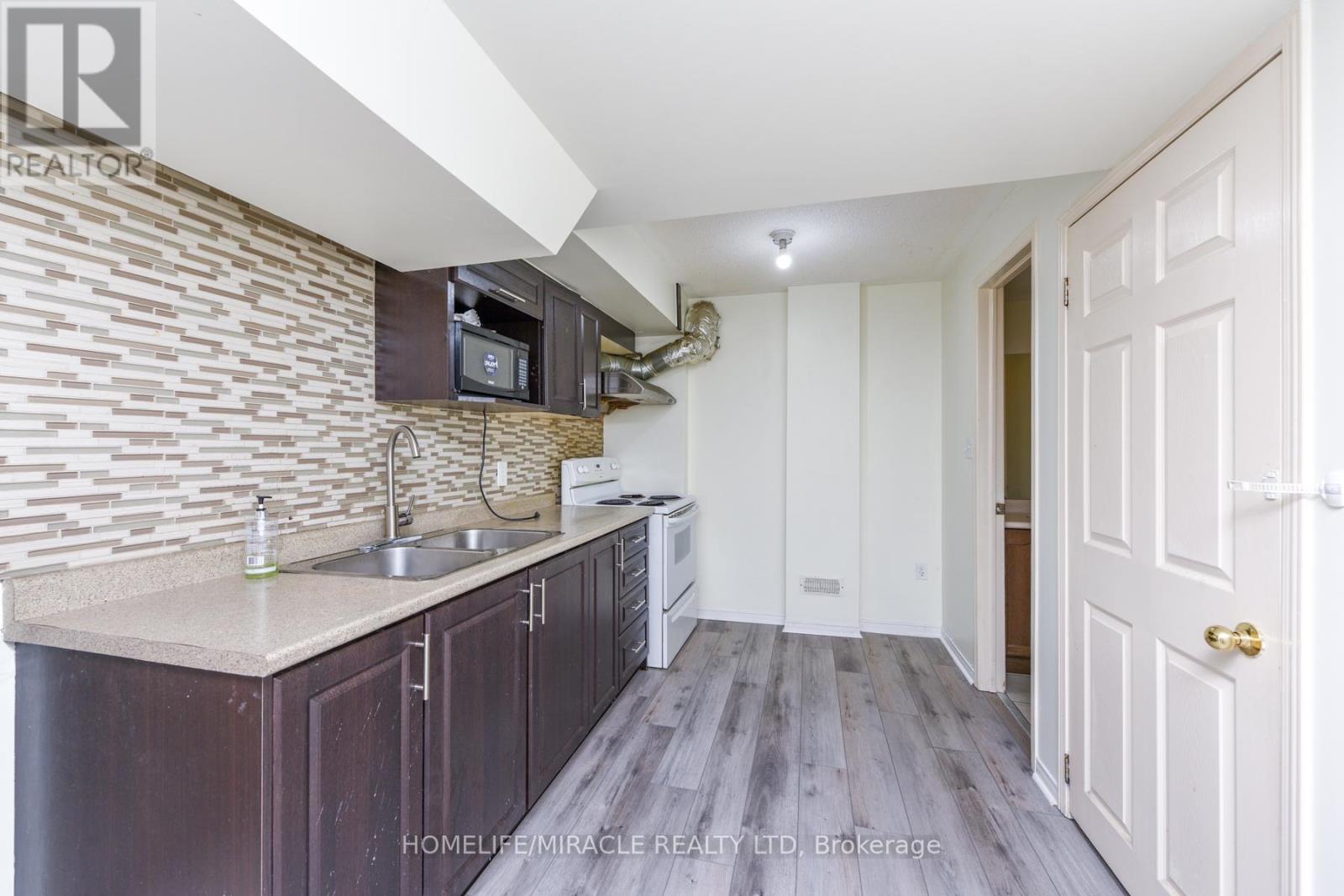 3 Locarno Street, Brampton, Ontario  L6R 3T8 - Photo 3 - W12454832