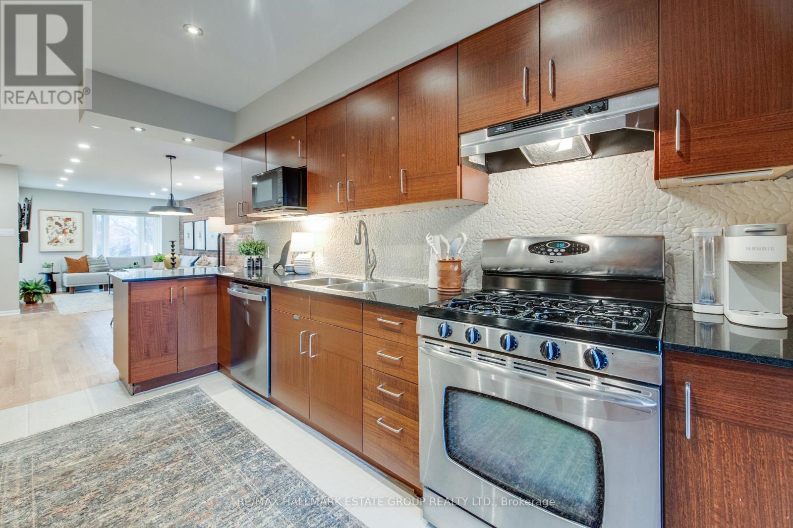 16 Brighton Avenue, Toronto, Ontario  M4M 1P4 - Photo 16 - E12565816