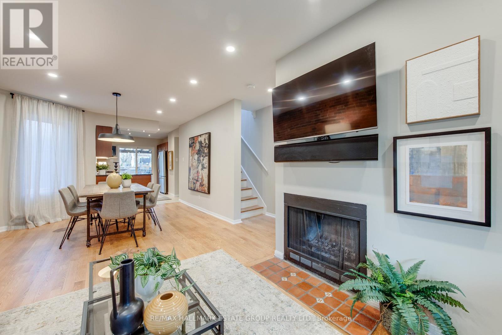 16 Brighton Avenue, Toronto, Ontario  M4M 1P4 - Photo 9 - E12565816