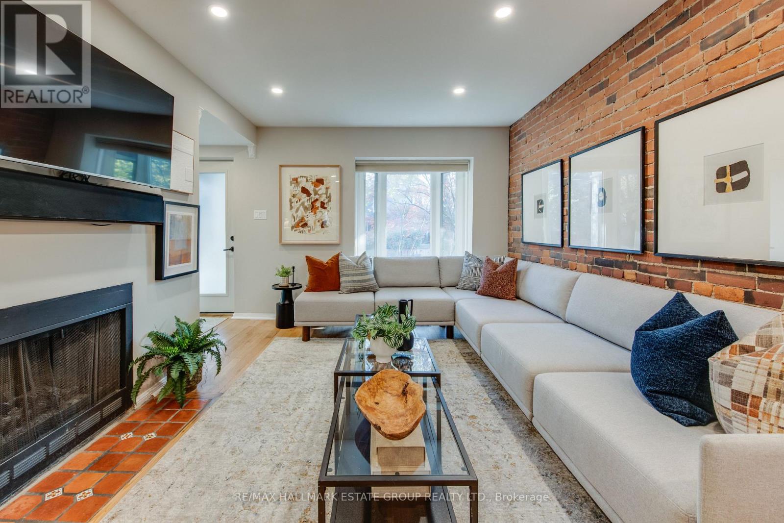 16 Brighton Avenue, Toronto, Ontario  M4M 1P4 - Photo 6 - E12565816