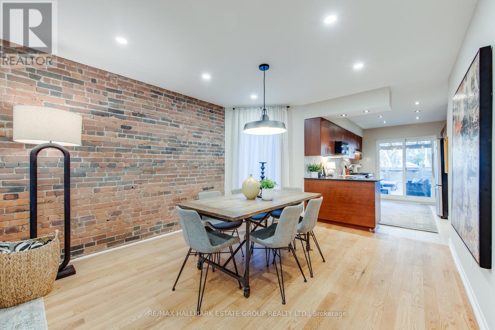 16 Brighton Avenue, Toronto, Ontario  M4M 1P4 - Photo 10 - E12565816