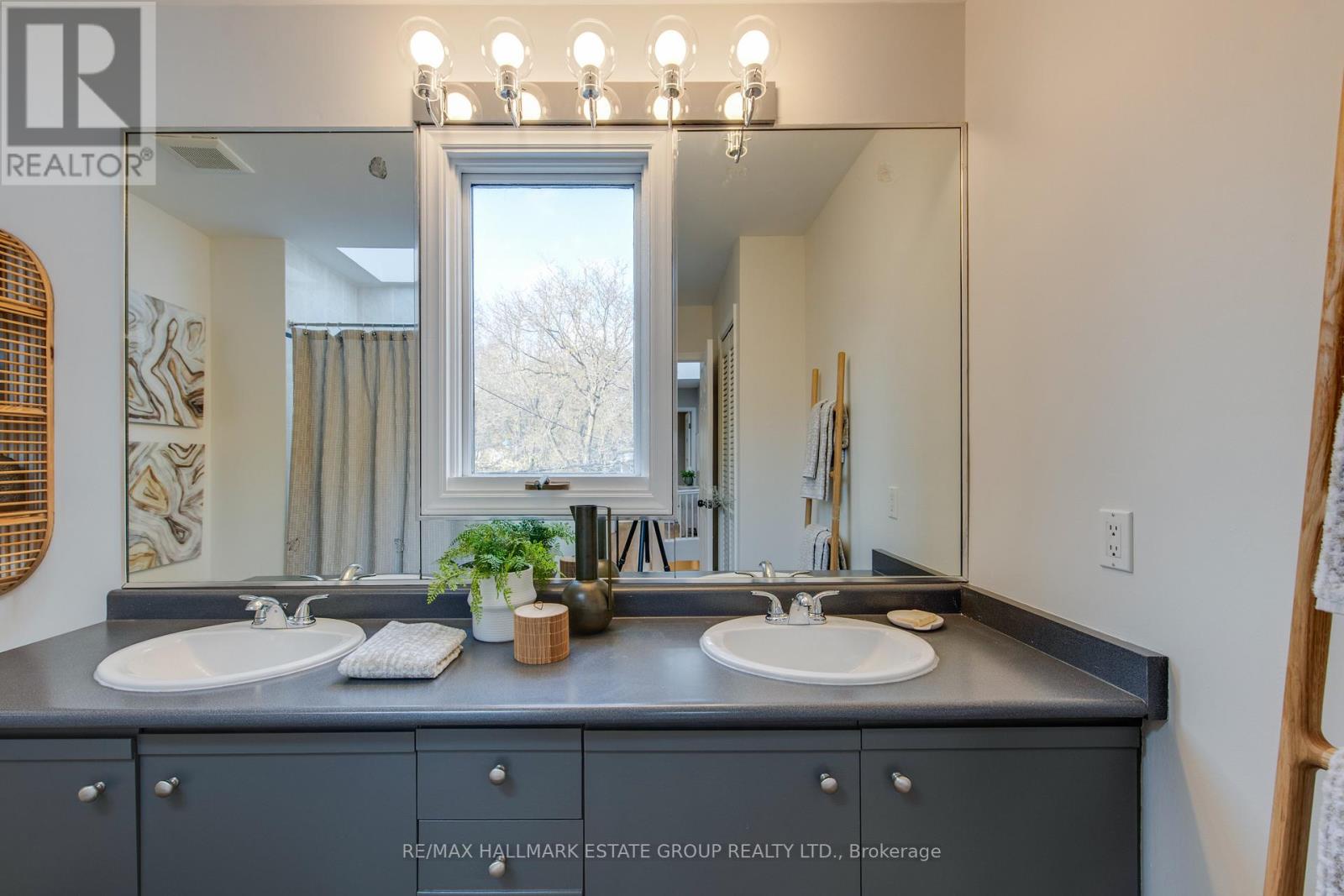 16 Brighton Avenue, Toronto, Ontario  M4M 1P4 - Photo 20 - E12565816