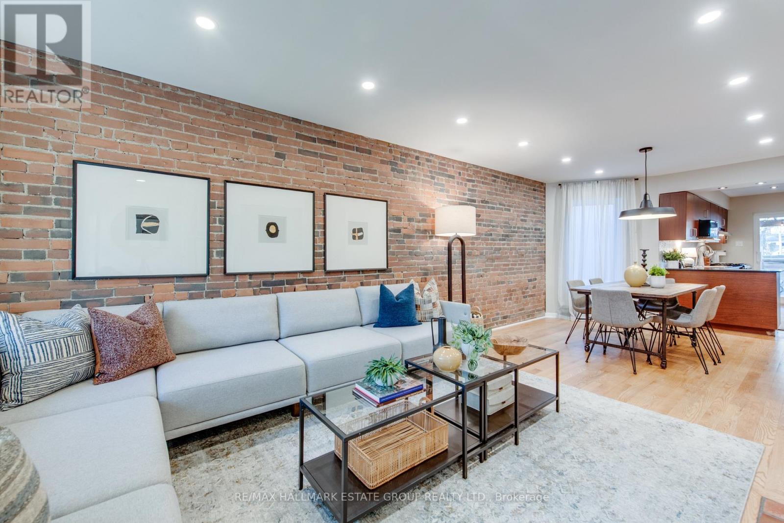 16 Brighton Avenue, Toronto, Ontario  M4M 1P4 - Photo 4 - E12565816