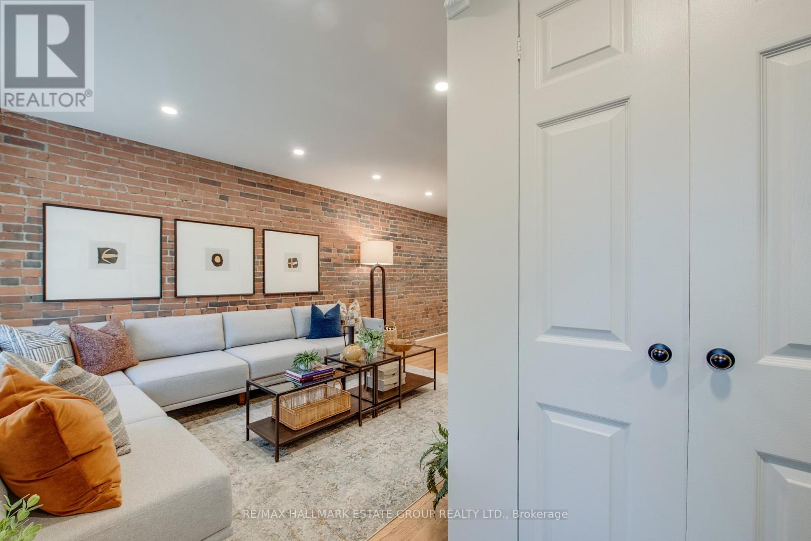 16 Brighton Avenue, Toronto, Ontario  M4M 1P4 - Photo 3 - E12565816